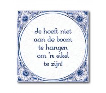Delfts Blauwe Tegel 40: Je hoeft niet aan de boom te hangen om een eikel te zijn!